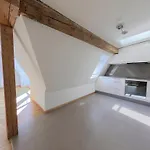 公寓 3-bed With Skylight Windows Rm4-6f