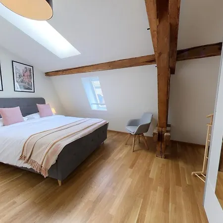 3-bed With Skylight Windows Rm4-6f 公寓 *